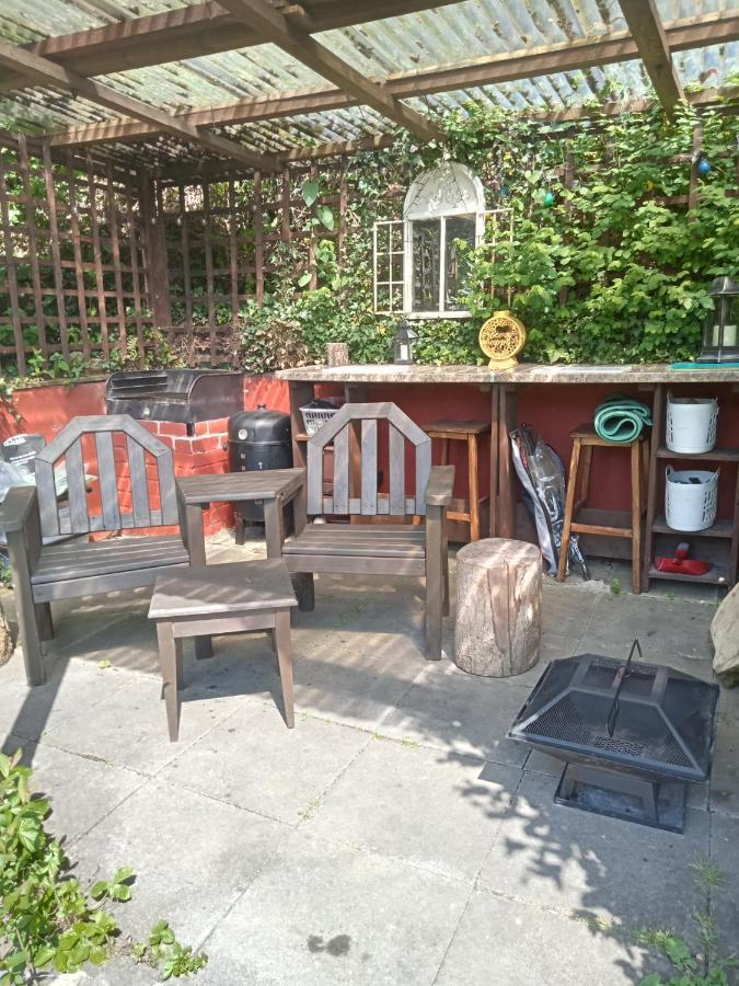 'Morris' The Shepherd'S Hut And Woodland Hot Tub Experience Carmarthen Zewnętrze zdjęcie
