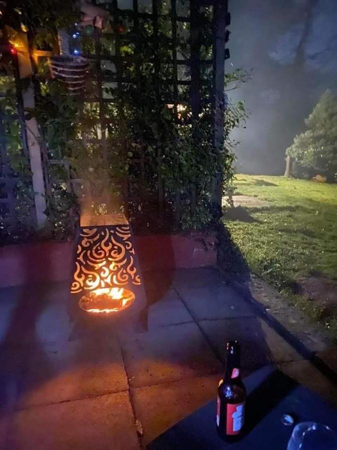 'Morris' The Shepherd'S Hut And Woodland Hot Tub Experience Carmarthen Zewnętrze zdjęcie