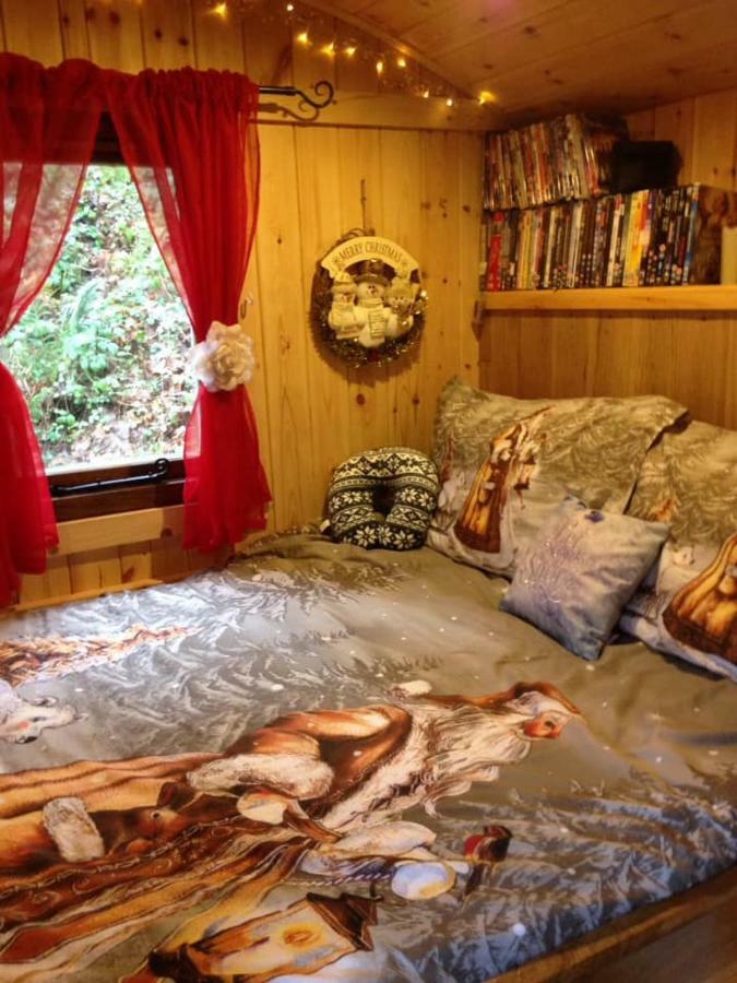 'Morris' The Shepherd'S Hut And Woodland Hot Tub Experience Carmarthen Zewnętrze zdjęcie